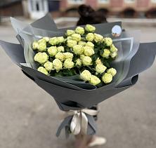 Букет Белые кустовые розы Солинеро в Видном