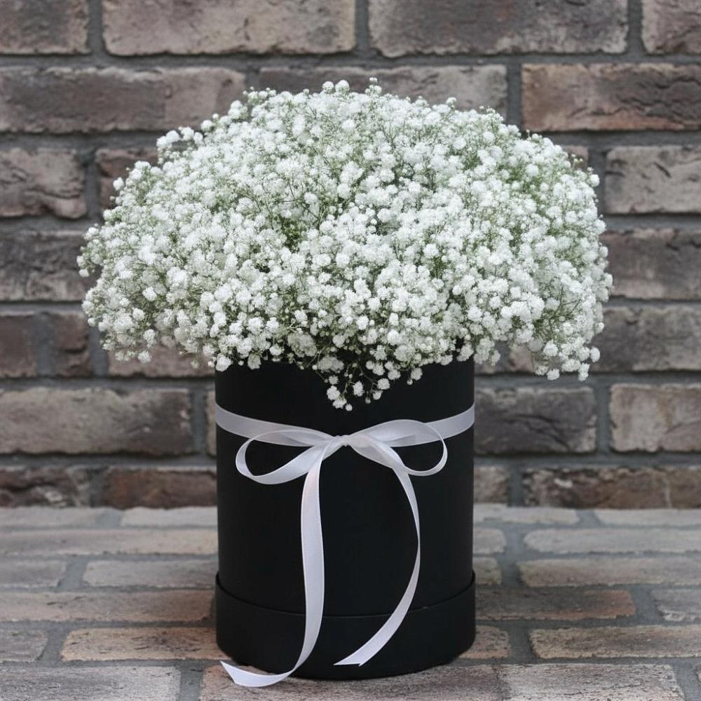 Цветочная композиция из Гипсофила в шляпной коробке в Видном