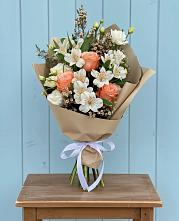 Букет цветов из:  Альстромерии, Лизиантусы, Розы и Хризантемы в Видном