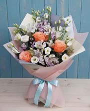 Букет цветов из:  Лизиантусы, Розы, Альстромерии и Гипсофила в Видном