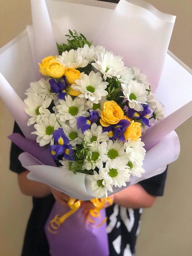 Букет цветов из: Ирисы, Хризантемы и Розы в Видном