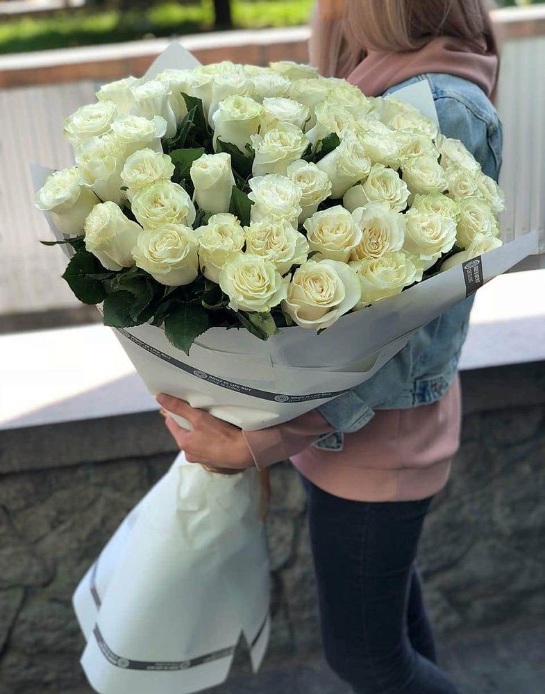 Букет 35 Белых роз в Видном