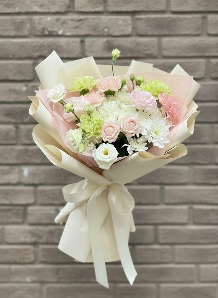 Букет цветов из: Гвоздики, Розы, Лизиантусы и Хризантемы в Видном