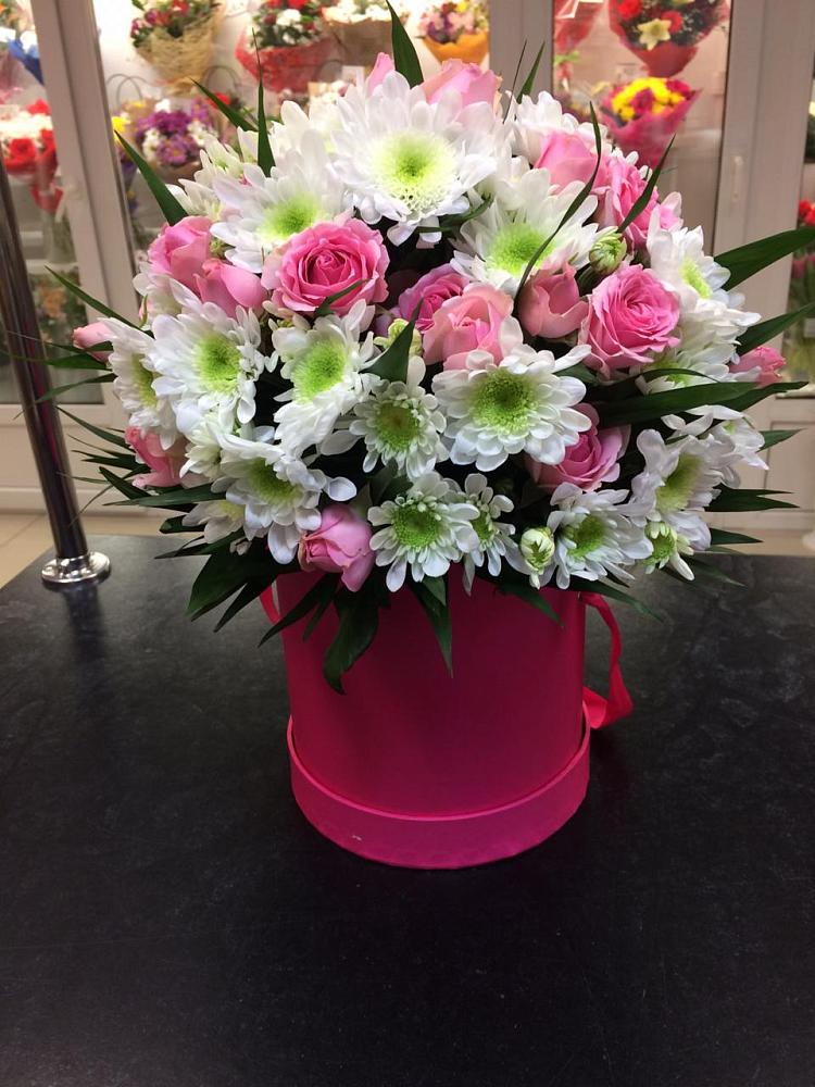 Цветочная композиция из Розы и Хризантемы в шляпной коробке в Видном