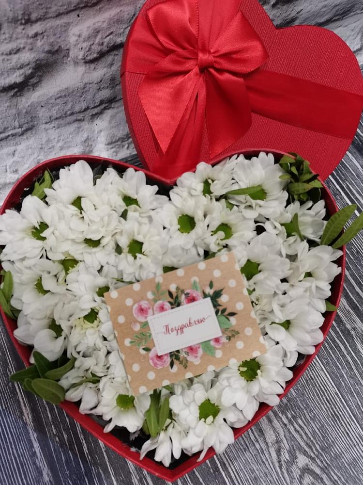 Цветочная композиция из Хризантемы в виде сердца в Видном