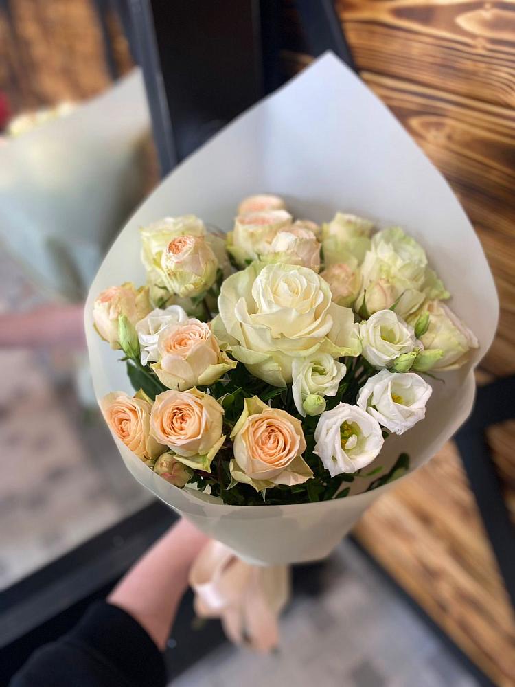 Букет цветов из: Розы и Лизиантусы в Видном